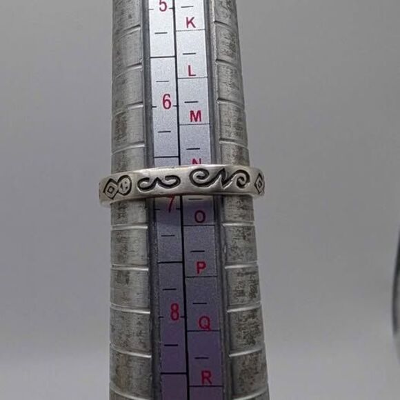 Vintage Southwestern Style Boho Dainty Sterling Silver Band Ring Size 6 3/4 - Picture 6 of 6